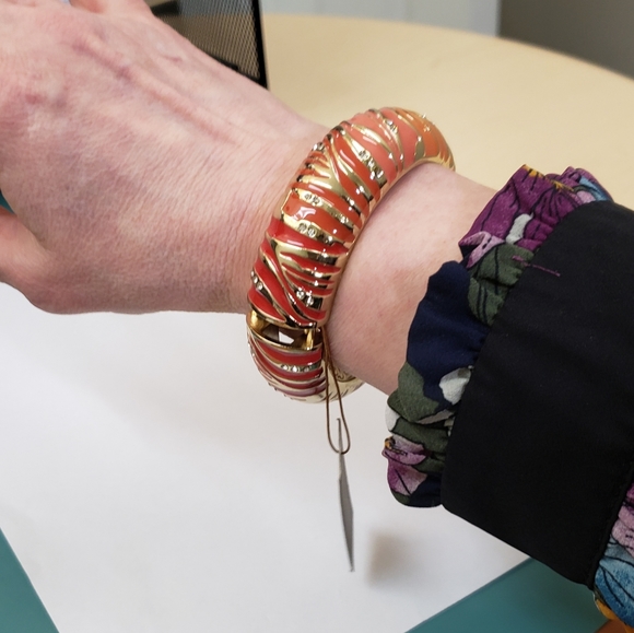 Tommy Bahama, orange zebra palm enamel jeweled clamper bangle bracelet NWT - Picture 12 of 13